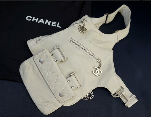 今シーズン人気のワンショルダーデザインが素敵なシャネル CHANELのショルダーバッグを買取させて頂きました。