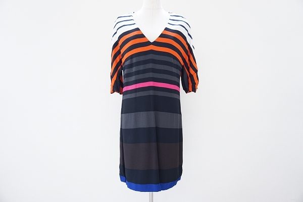 独特な色使いで小物不要！スタイルが決まってみえるプラダのワンピースを買取いたしました