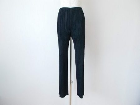 プリーツの魔法で着心地よく過ごせる、プリーツプリーズのパンツを買取いたしました