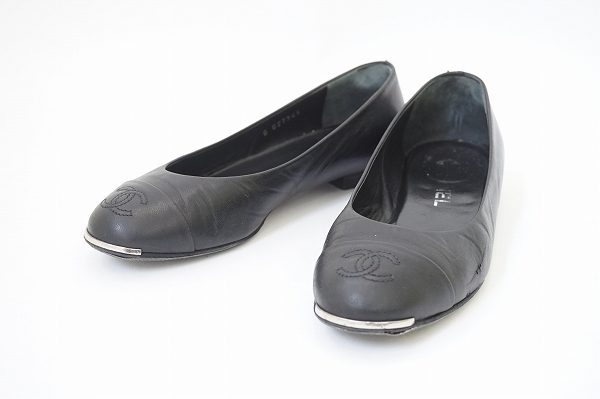 あえてカジュアルに合わせたい!シャネルの靴をお譲りいただきました
