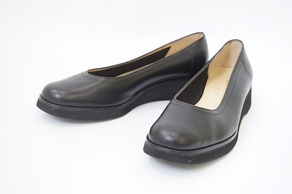 厚みのあるソールで歩きやすさアップ！フェラガモのパンプスをお譲りいただきました