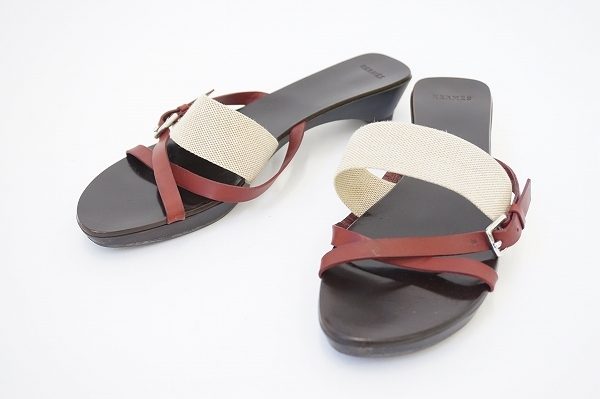 バイカラーベルトがおしゃれ、エルメスのサンダルを買取いたしました