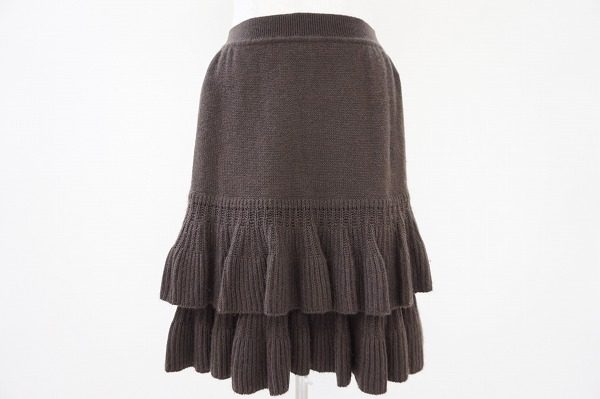 ふんわりボリュームのあるフリルが可愛い、フォクシーのスカートを買取いたしました