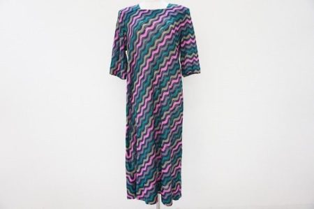 カラフルな波模様が印象的、斉藤都世子のワンピースを買取いたしました