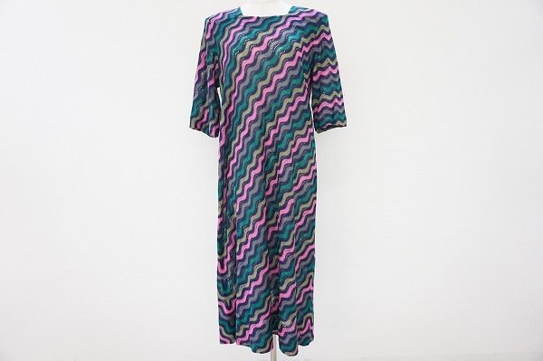 カラフルな波模様が印象的、斉藤都世子のワンピースを買取いたしました
