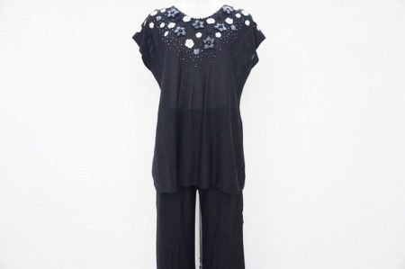 花刺繍とビーズが華やかに彩る、斉藤都世子のセットアップを買取いたしました