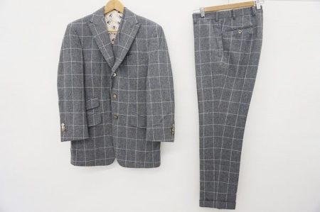 デザイン・品質ともに非の打ち所がないカノニコのスーツをお買取りいたしました