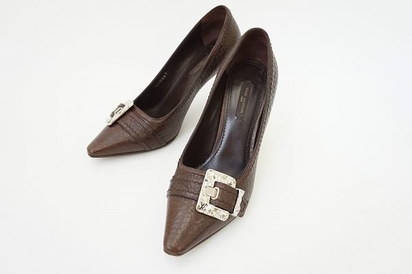 人気のスクエアバックルデザイン！ヴィトンのパンプスを買い取りました