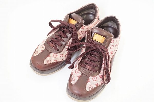 モノグラム柄で気分が上がる、ルイヴィトンのスニーカーを買取いたしました