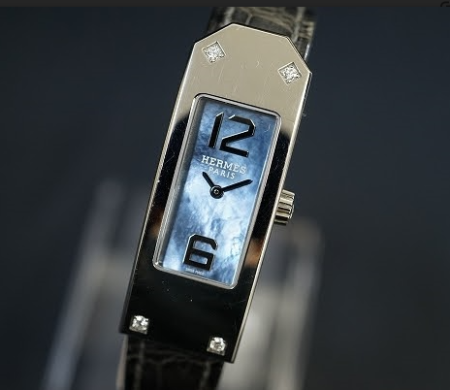 シンプルで上品なデザインはどんな時でも使える万能腕時計！エルメス HERMES