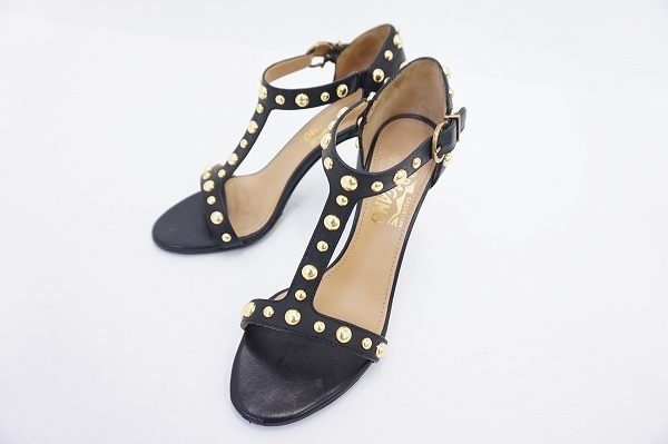 サルヴァトーレ・フェラガモのスタッズサンダルを買い取りました