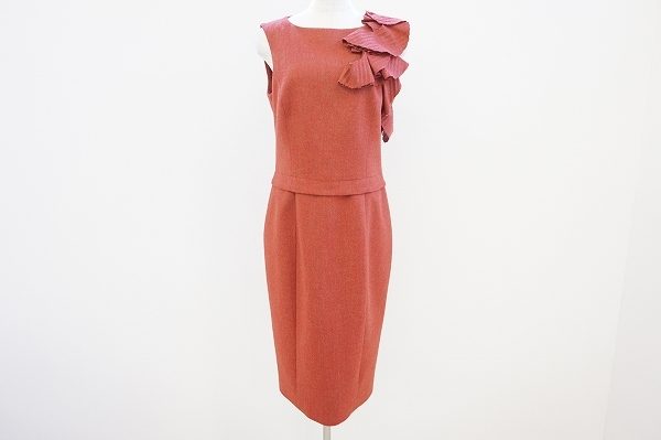 上品に目立つ！フェラガモのワンピースを買取いたしました