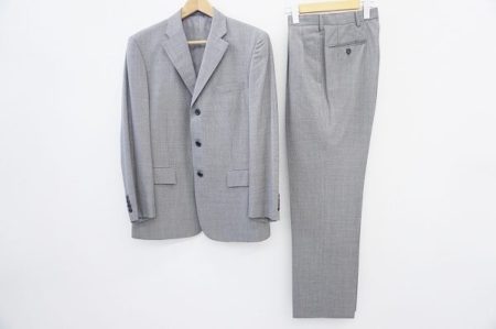 大人にぴったりの粋なスタイルが叶うニューヨーカーのグレースーツをお売りいただきました