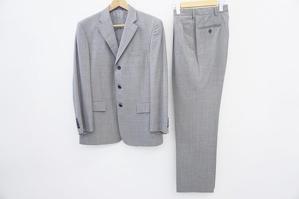 大人にぴったりの粋なスタイルが叶うニューヨーカーのグレースーツをお売りいただきました