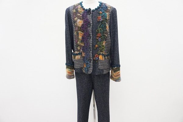 デコラティブなジャケットが可愛いノンノンドールのセットアップ