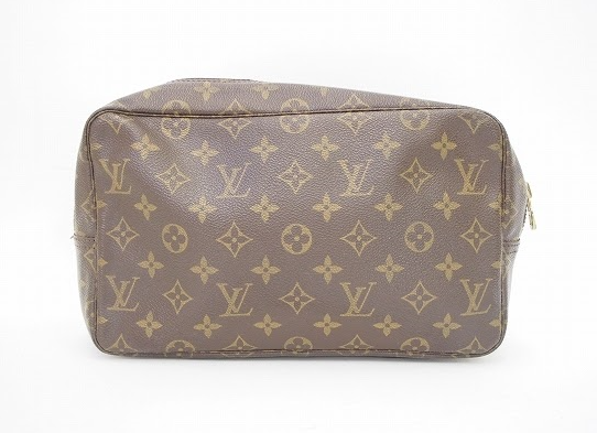 モノグラムが全面的に施され高級感のあるルイ・ヴィトン LOUISVITTONのセカンドバッグを買取させて頂きました。