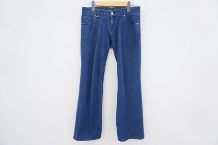 ダークめのお色が新鮮なグッチのレディースデニムをお売りいただきました