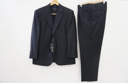 新品同様の美品！ランバンのスーツを買い取りました