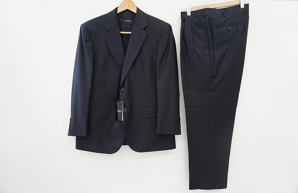 新品同様の美品！ランバンのスーツを買い取りました