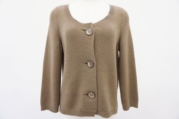 高品質でベーシックなフォクシーのカーディガンを買取いたしました