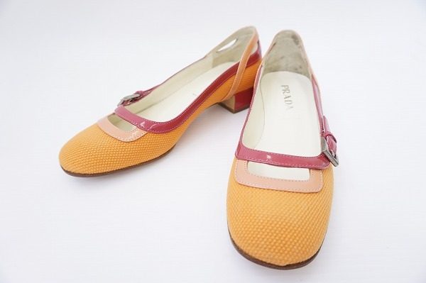 3色カラーが可愛いプラダのパンプスを買い取りました
