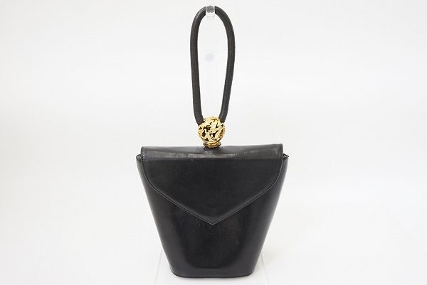 パーティールックを格上げする、フェラガモのクラッチバッグを買取いたしました