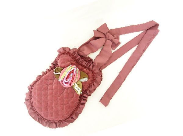 バラのモチーフつき！カネコイサオのキルティングポシェットをお売りいただきました