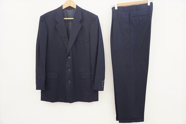 パパスのピンストライプスーツを買い取りました