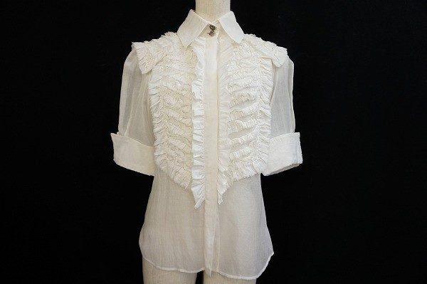 フリルたっぷり！シャネルのホワイトブラウスを買い取りました