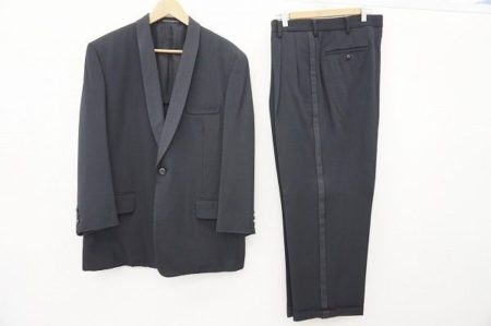 サイドライン使いがおしゃれなヨウジヤマモトのスーツを買い取りました