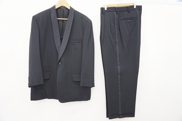 サイドライン使いがおしゃれなヨウジヤマモトのスーツを買い取りました