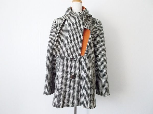 オレンジの裏地が可愛いレリアンのコートを買い取りました