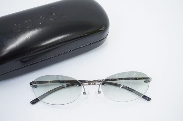 日差しを遮りながら、知的な横顔に！グッチのサングラスを買取いたしました