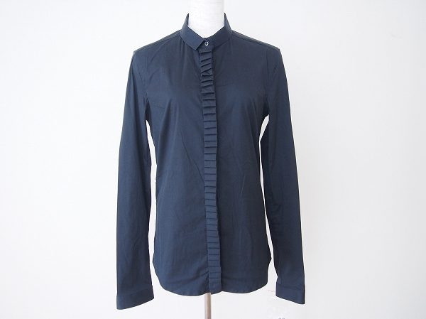 モードにも着られるプラダのブラウスを買い取りました