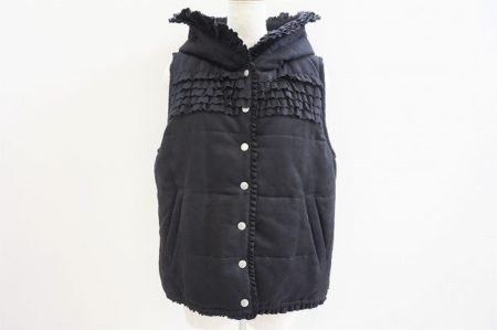 甘すぎずに可愛さが楽しめる、ピンクハウスのベストを買取いたしました