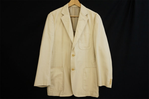 スタイリッシュでオンオフ問わず着られる、バーバリーのメンズジャケットを買取いたしました