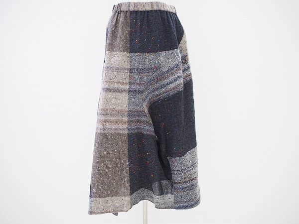 あたたかみのあるネップ糸を使用した慈雨センソユニコのスカートを買取いたしました