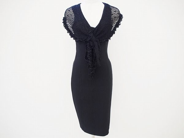 女性らしさを引き立てながら、美しいボディーシルエットが完成。シャネルのワンピースを買取いたしました