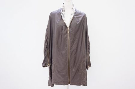 シーンを問わず使える、伊太利屋のコートを買取いたしました