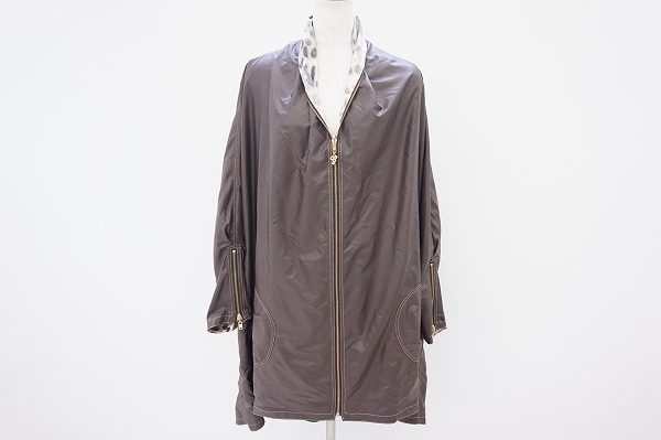 シーンを問わず使える、伊太利屋のコートを買取いたしました