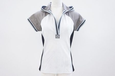 爽やかに着こなせる、シャネルのメッシュポロシャツ