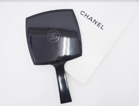 ココマーク付き黒のスクエアフォルムのハンドミラー！シャネルCHANEL