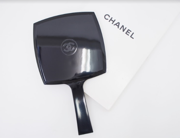 ココマーク付き黒のスクエアフォルムのハンドミラー！シャネルCHANEL