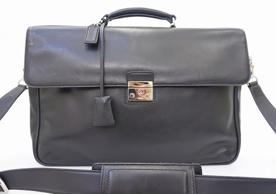 ブラックレザーがスタイリッシュなコーチ COACHのビジネスバッグを買取させて頂きました。