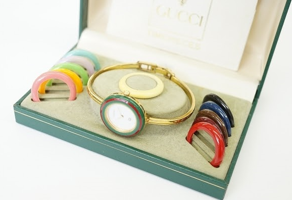 好きな時に好きなカラーに臨機応変に対応してくれるグッチ GUCCIの腕時計チェンジベゼル12色を買取させて頂きました。