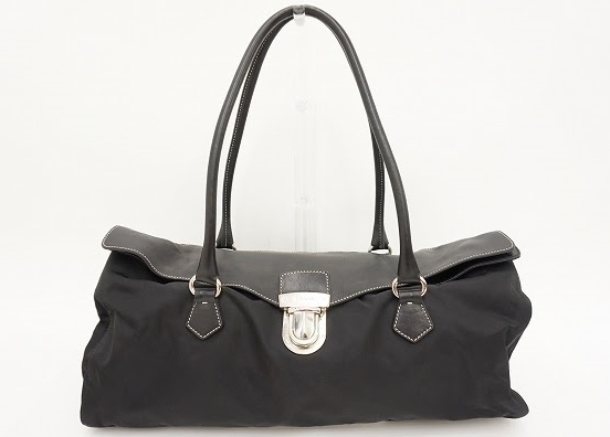 万能カラーブラックのコンパクトで柔らかく使い心地抜群なプラダ PRADAのハンドバッグを買取させて頂きました。