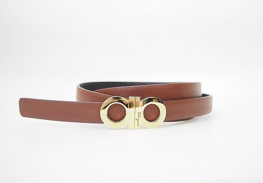 ブラウンレザーにゴールドのバックルが上品さを醸し出すフェラガモ Ferragamoのレディース用ベルトを買取させて頂きました。