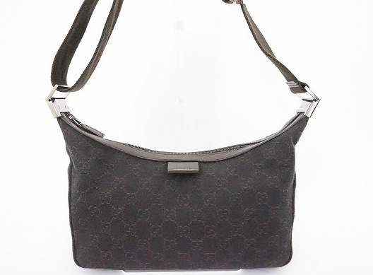 落ち着いたブラウンカラーがどんなコーディネートとも相性抜群なGUCCI グッチのレディース用ショルダーバッグを買取させて頂きました。