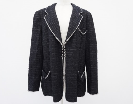 ツイードにラメをあしらい気品を感じさせる黒のレディースジャケット！シャネル CHANEL