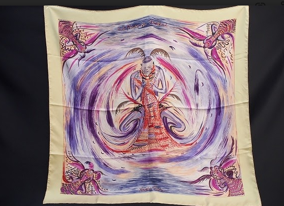 アイボリーベースに紫のグラデーションが素敵なエルメス HERMESのスカーフを買取させて頂きました。